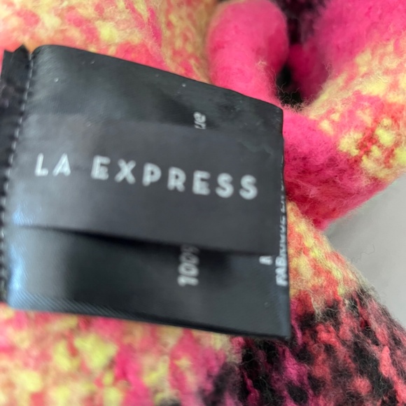 Express 100% acrylic scarf - Picture 8 of 9